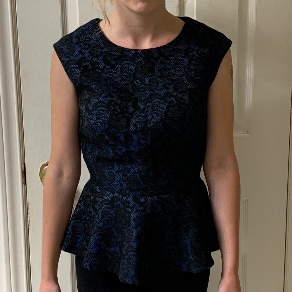🌷3 for $25🌷Forever 21, US S, Black & Navy Floral Lace Sleeveless Peplum Top